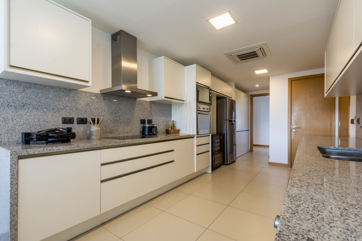 Apartamento ID.428 -  Apartamento en alquiler y venta 3 dormitorios y dependencia - Tiburon Terrazas Barra - Punta del Este