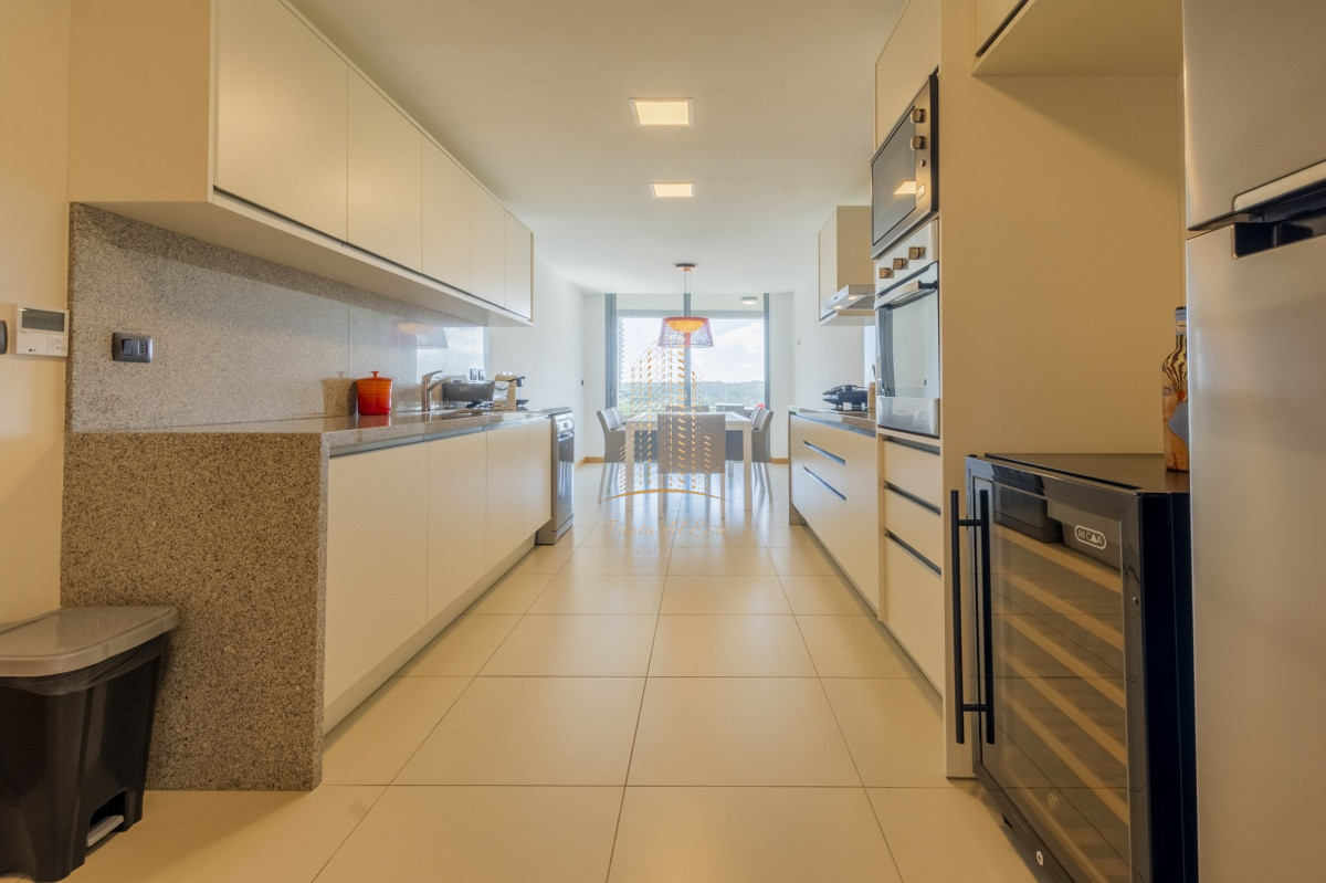 Apartamento ID.428 -  Apartamento en alquiler y venta 3 dormitorios y dependencia - Tiburon Terrazas Barra - Punta del Este