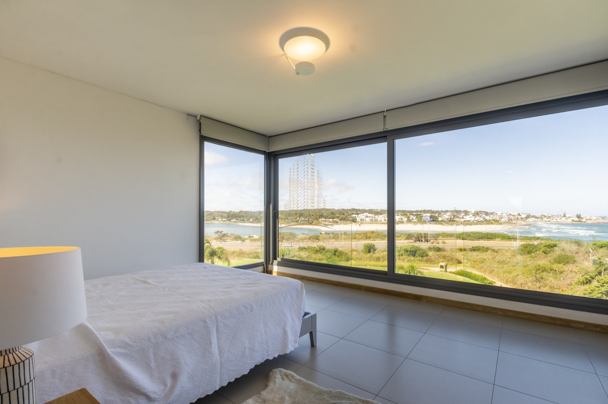 Apartamento ID.428 -  Apartamento en alquiler y venta 3 dormitorios y dependencia - Tiburon Terrazas Barra - Punta del Este