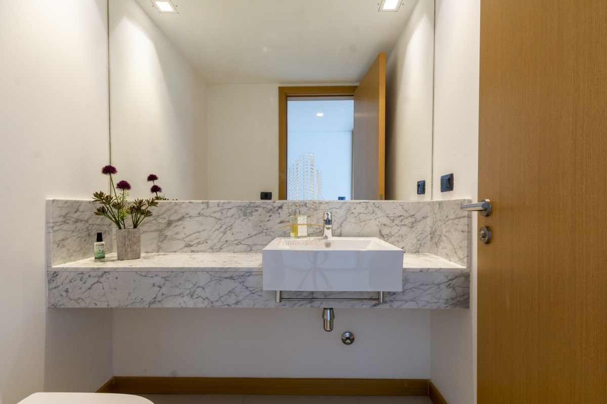 Apartamento ID.428 -  Apartamento en alquiler y venta 3 dormitorios y dependencia - Tiburon Terrazas Barra - Punta del Este