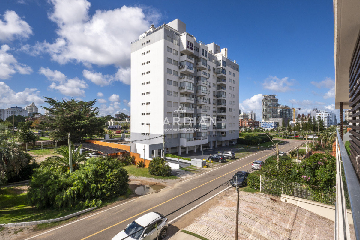 Apartamento ID.21099380 - 2 dormitorios en Playa Mansa cerca del Mar