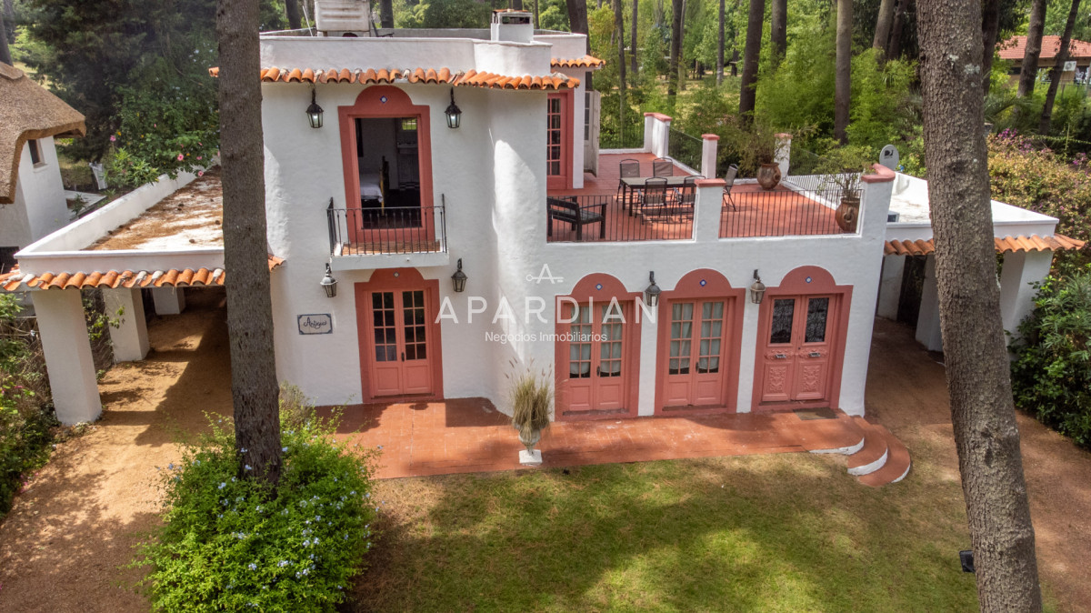 Casa ID.21099578 - Casa de estilo en Pinares, 4 habitaciones y 3 baños