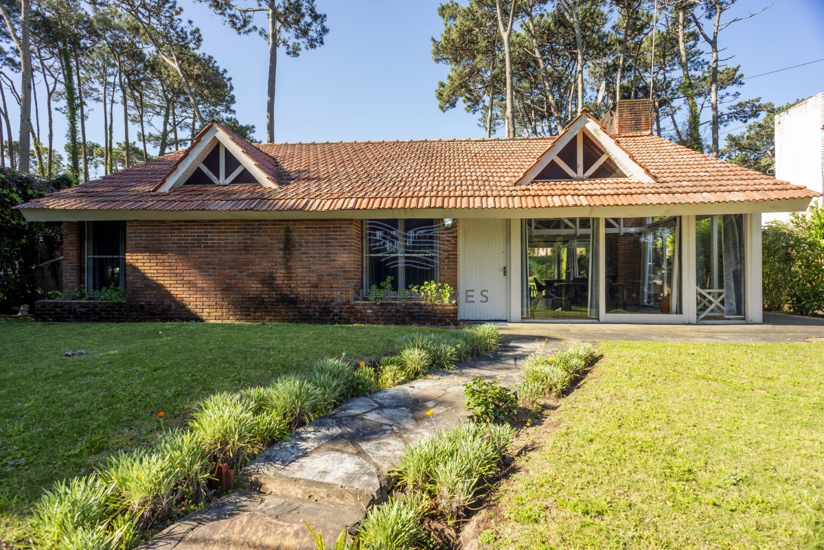 Casa ID.108 - Venta casa 3 dormitorios y dependencia San Rafael Punta del Este