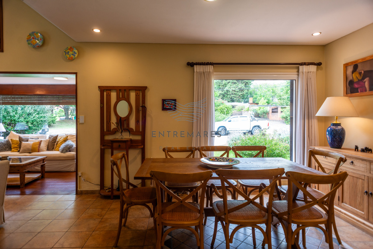 Casa ID.106 - 3 dormitorios con piscina, Cantegril, Punta del Este