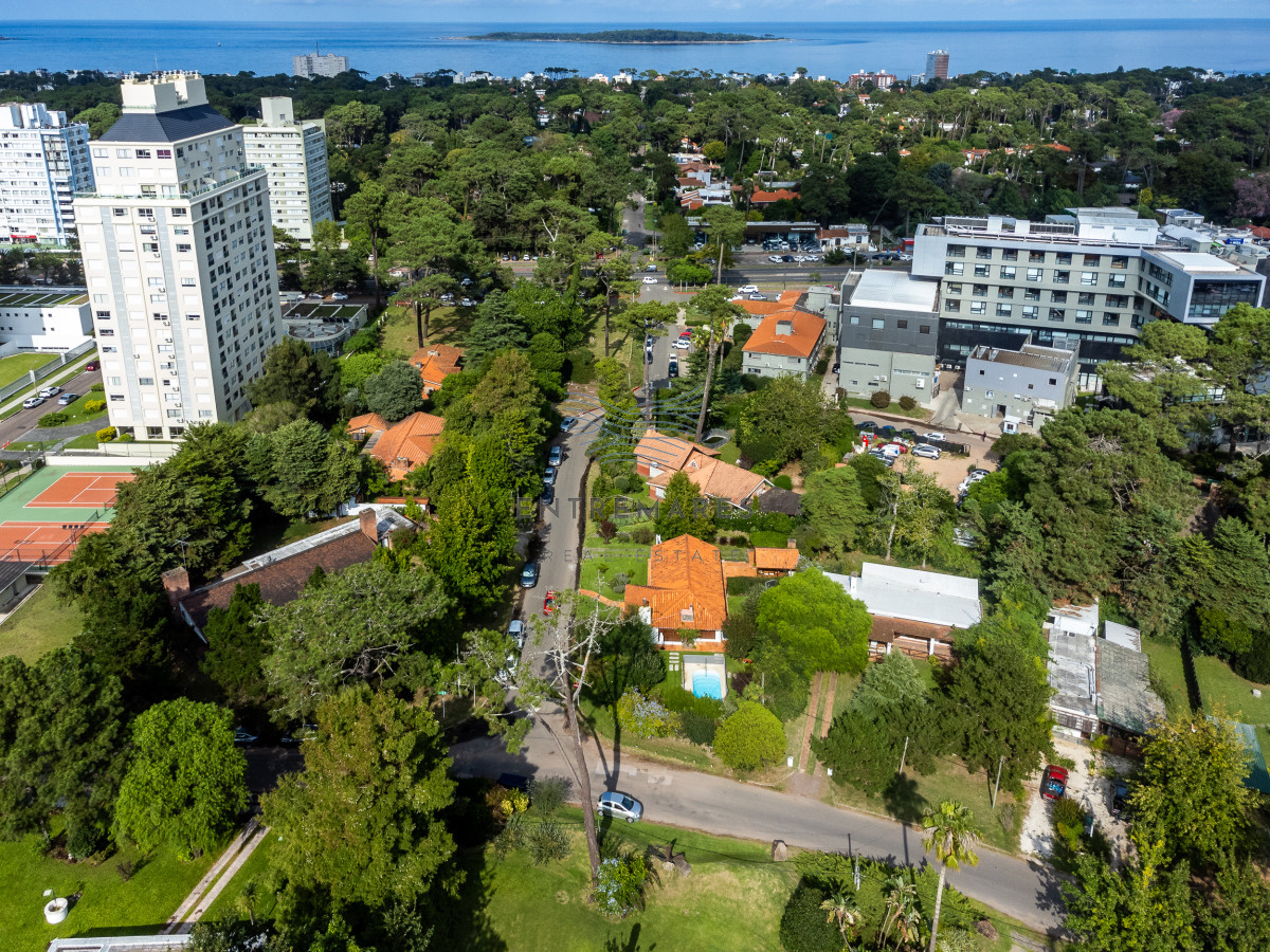 Casa ID.106 - 3 dormitorios con piscina, Cantegril, Punta del Este