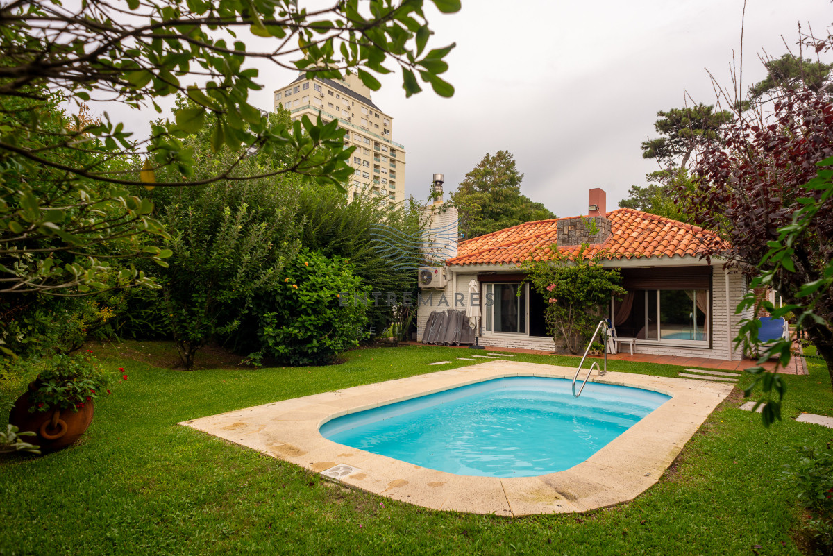Casa ID.106 - 3 dormitorios con piscina, Cantegril, Punta del Este