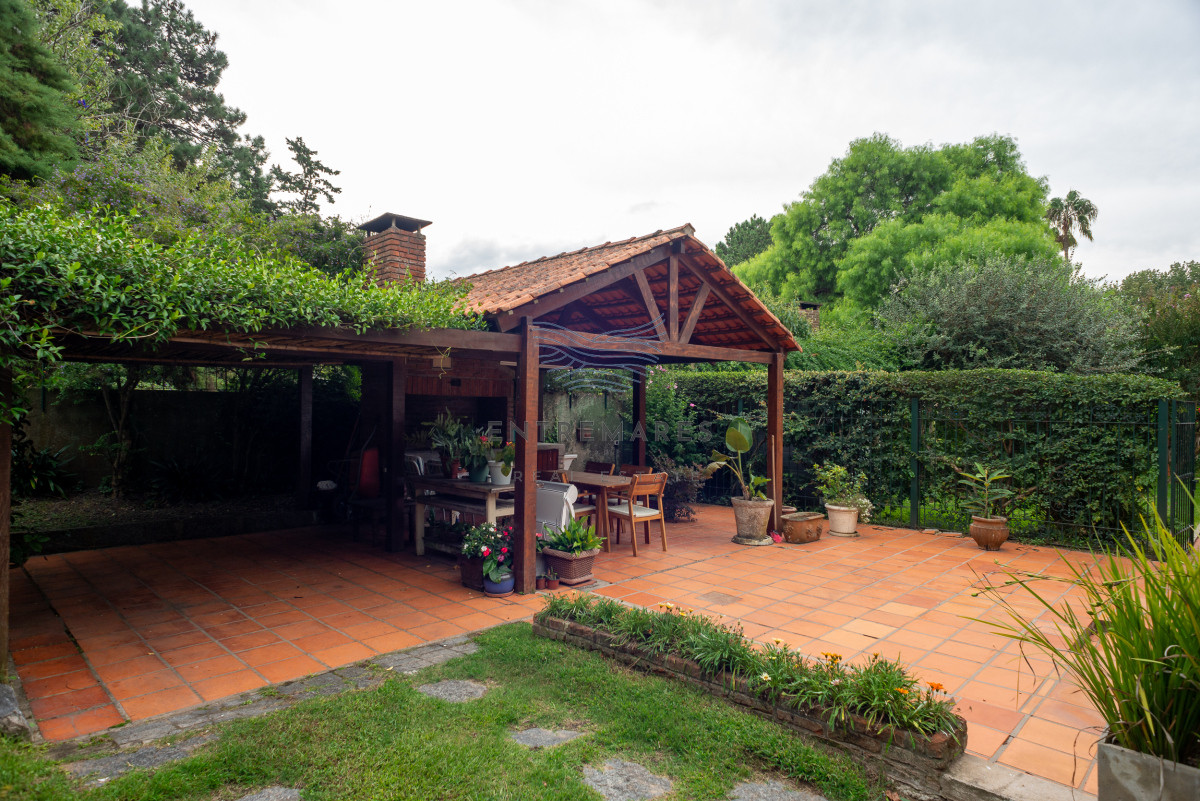 Casa ID.106 - 3 dormitorios con piscina, Cantegril, Punta del Este