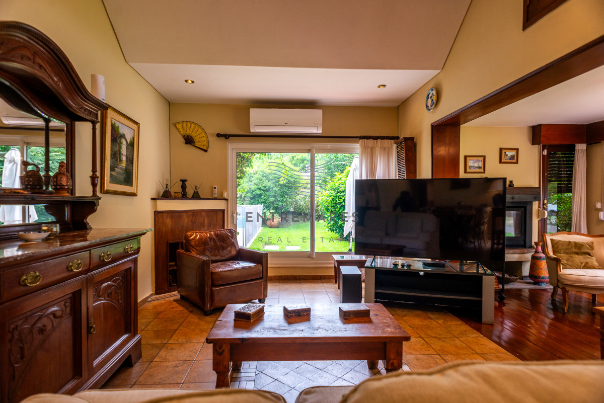 Casa ID.106 - 3 dormitorios con piscina, Cantegril, Punta del Este