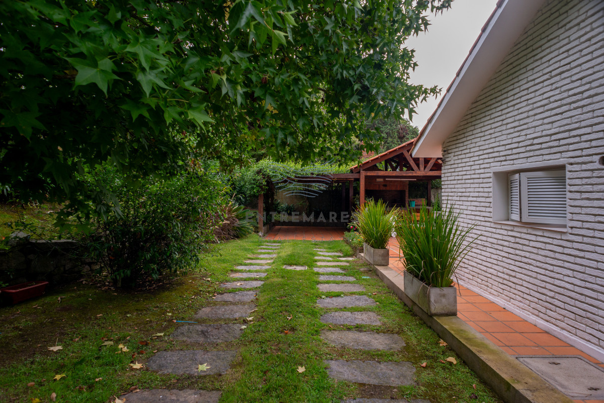 Casa ID.106 - 3 dormitorios con piscina, Cantegril, Punta del Este