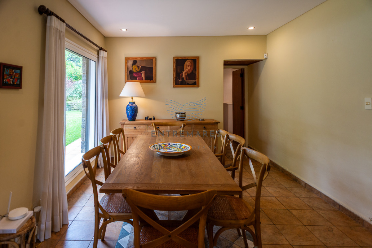 Casa ID.106 - 3 dormitorios con piscina, Cantegril, Punta del Este