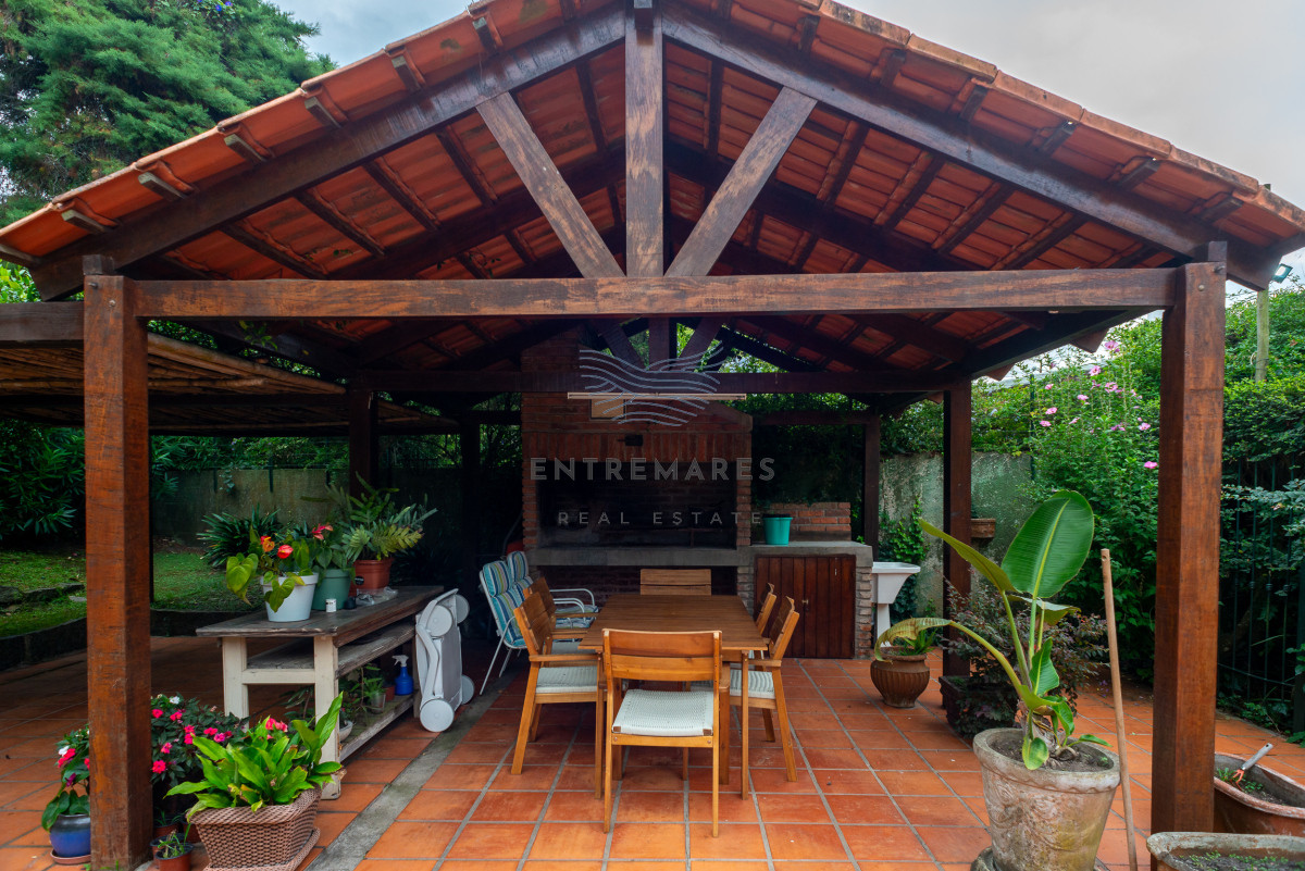 Casa ID.106 - 3 dormitorios con piscina, Cantegril, Punta del Este