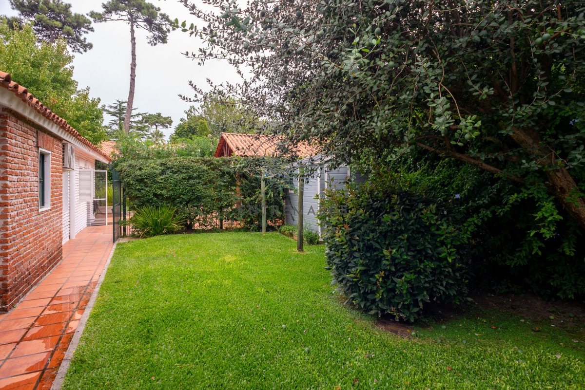 Casa ID.106 - 3 dormitorios con piscina, Cantegril, Punta del Este