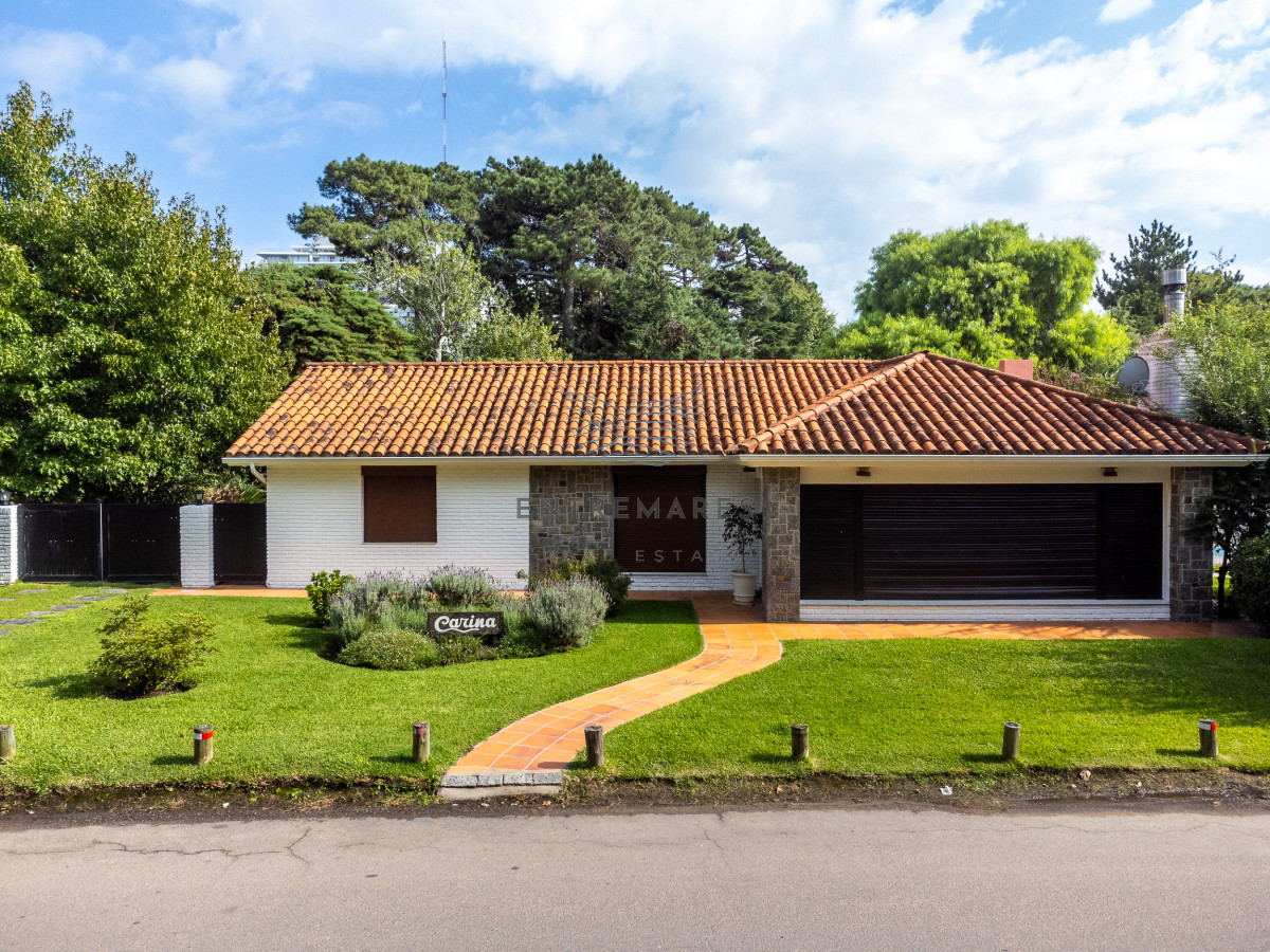 Casa ID.106 - 3 dormitorios con piscina, Cantegril, Punta del Este