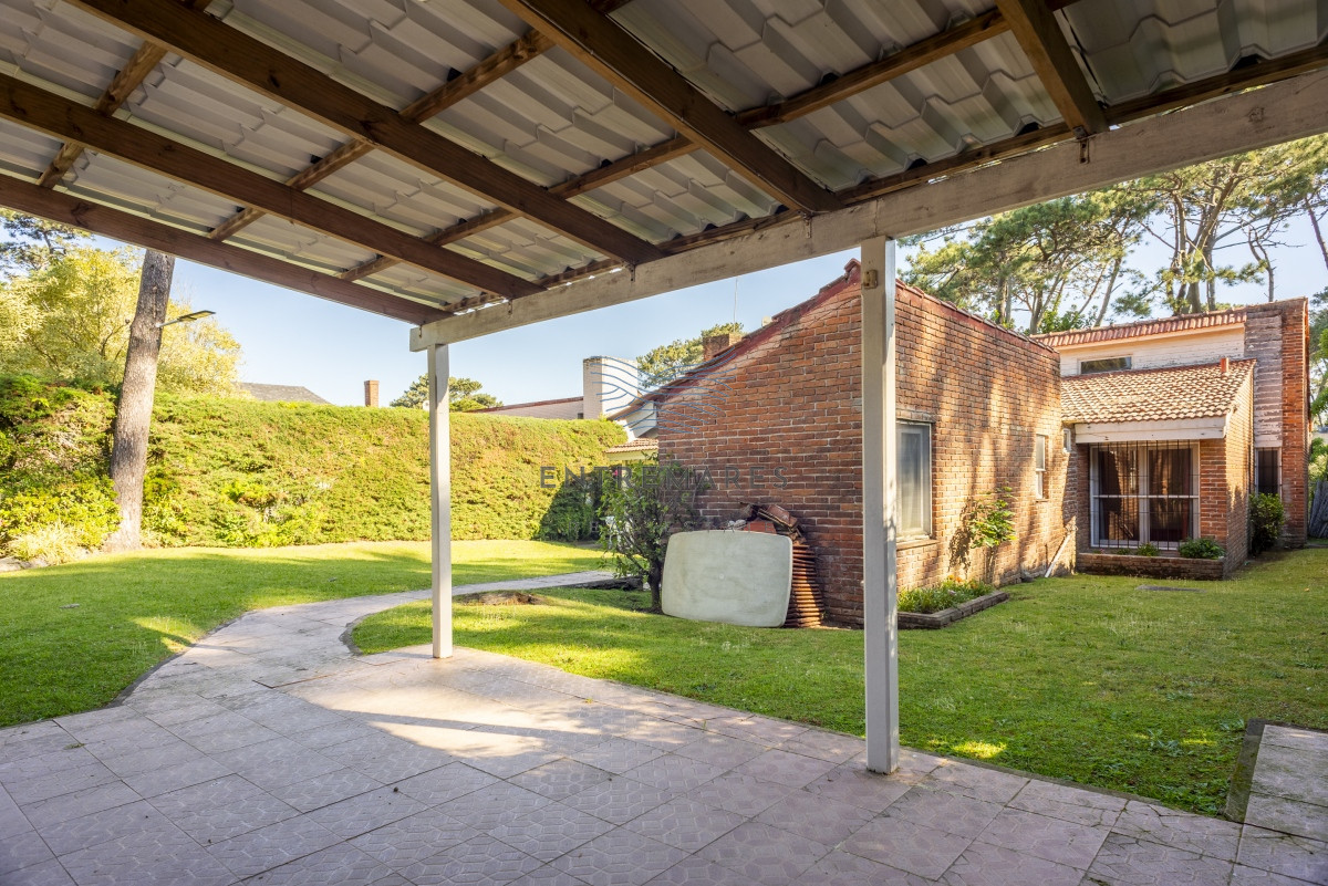 Casa ID.108 - Venta casa 3 dormitorios y dependencia San Rafael Punta del Este