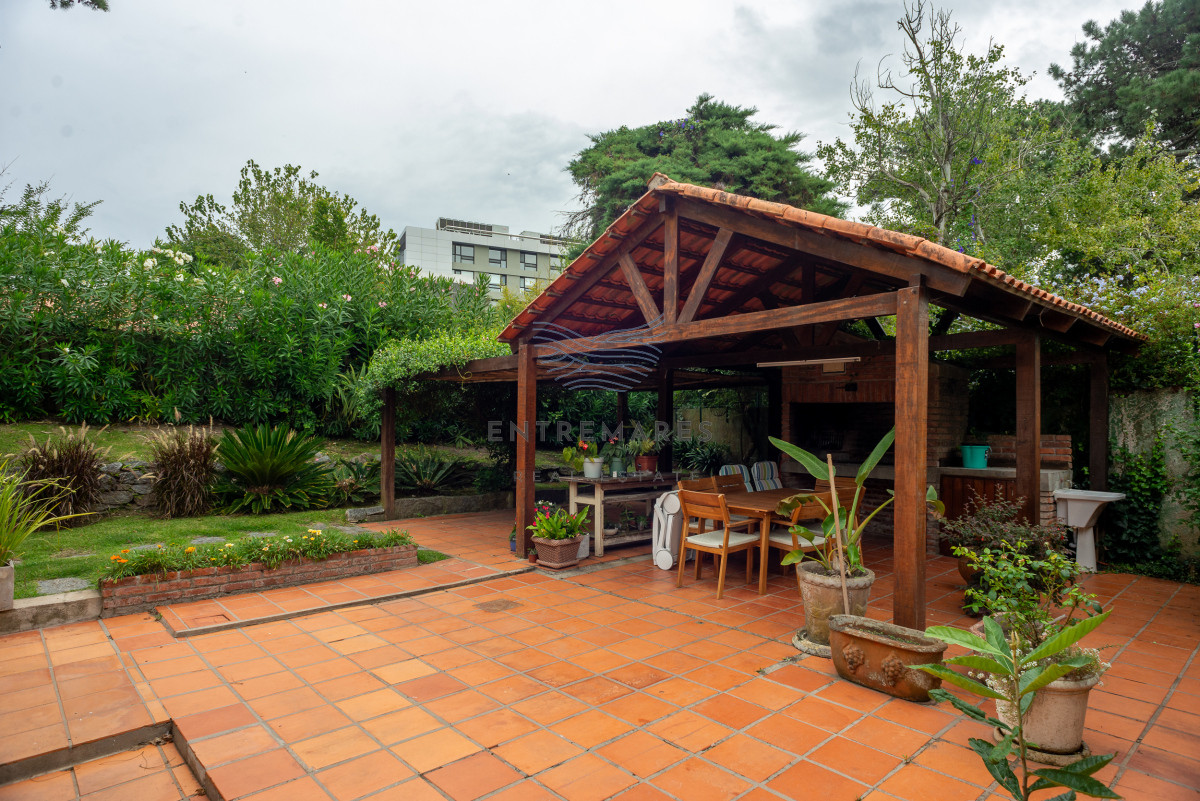 Casa ID.106 - 3 dormitorios con piscina, Cantegril, Punta del Este