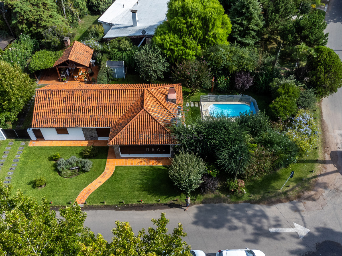 Casa ID.106 - 3 dormitorios con piscina, Cantegril, Punta del Este