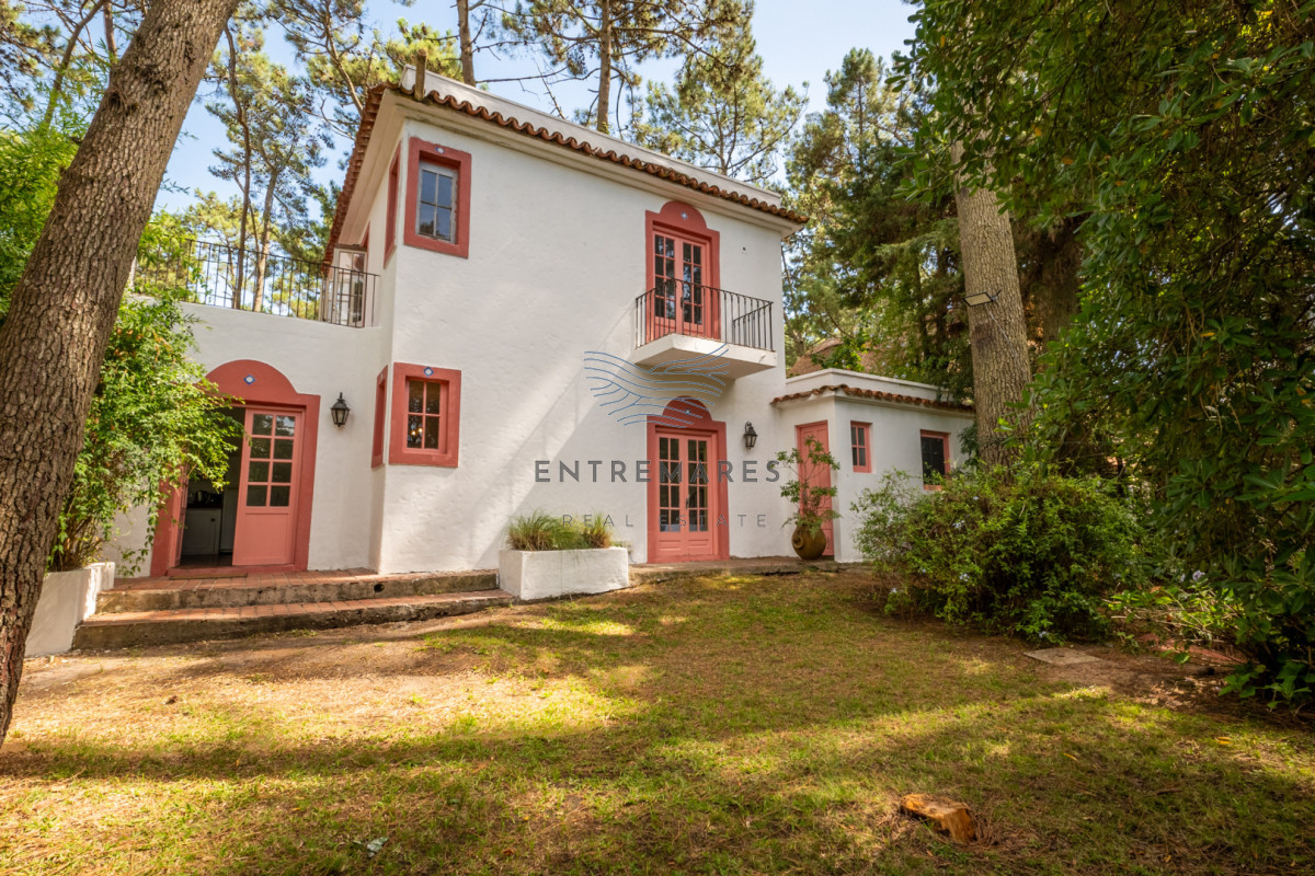 Casa ID.383 - Casa de estilo en Pinares, 4 habitaciones y 3 baños