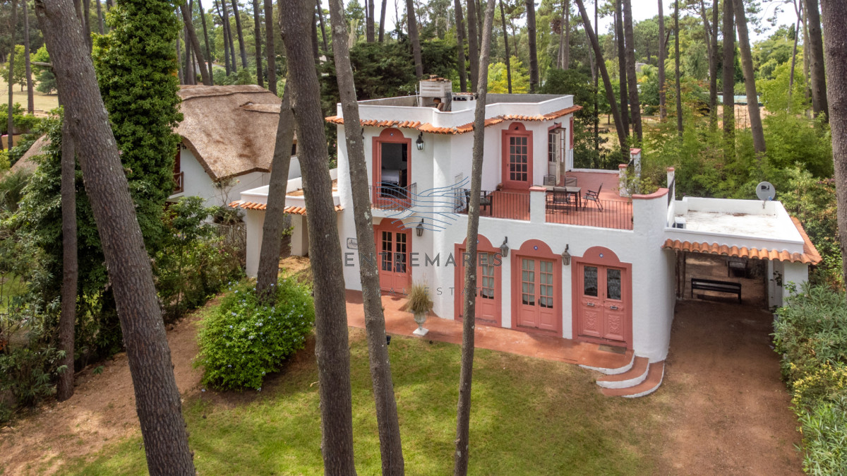 Casa ID.383 - Casa de estilo en Pinares, 4 habitaciones y 3 baños