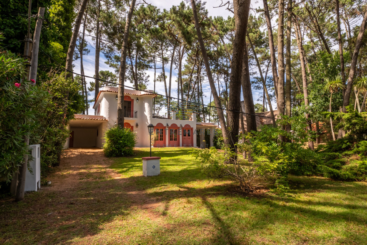 Casa ID.383 - Casa de estilo en Pinares, 4 habitaciones y 3 baños