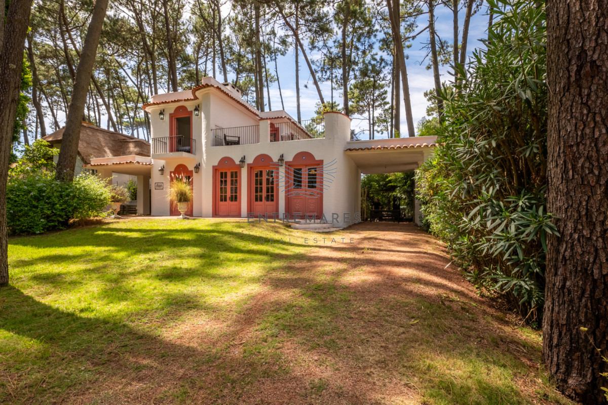 Casa ID.383 - Casa de estilo en Pinares, 4 habitaciones y 3 baños