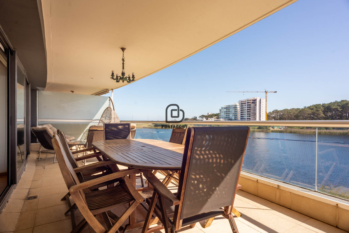 Apartamento ID.1340 - Venta de 3 dormitorios vista despejada a la laguna y al mar.