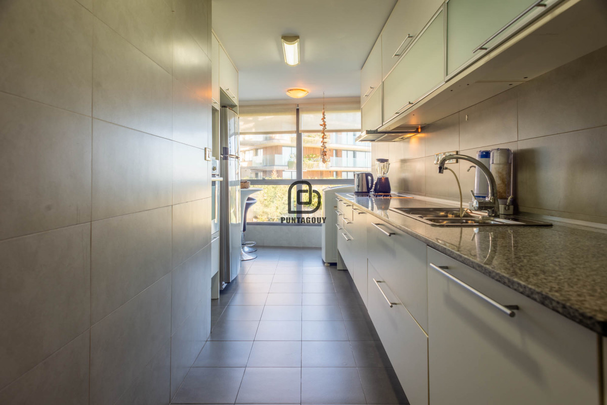 Apartamento ID.1340 - Venta de 3 dormitorios vista despejada a la laguna y al mar.