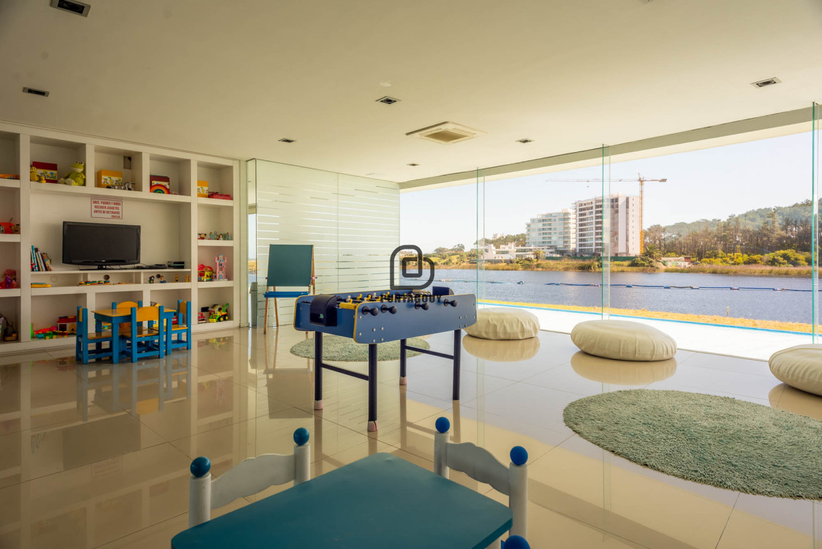 Apartamento ID.1340 - Venta de 3 dormitorios vista despejada a la laguna y al mar.