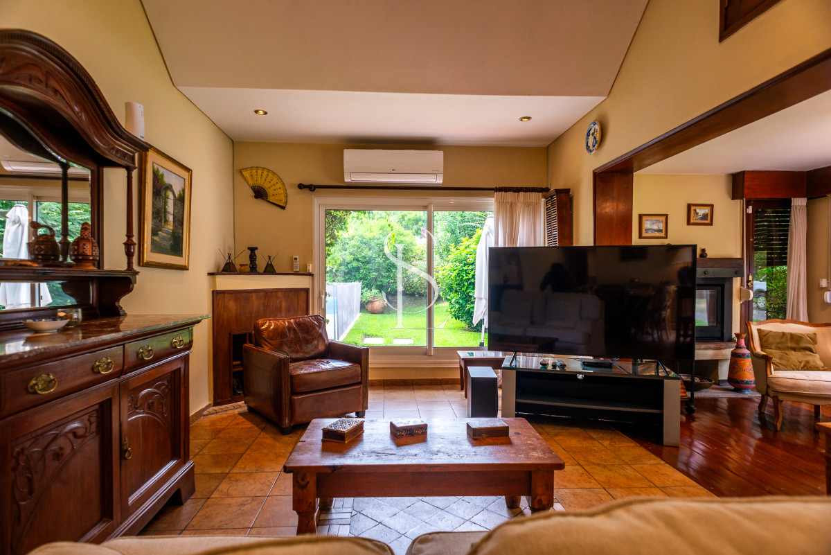 Casa ID.99 - 3 dormitorios con piscina, Cantegril, Punta del Este
