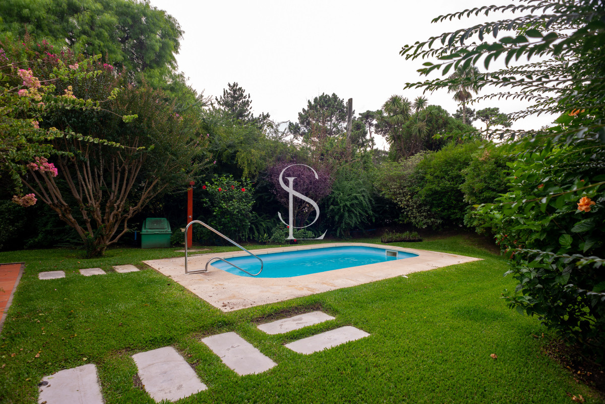 Casa ID.99 - 3 dormitorios con piscina, Cantegril, Punta del Este