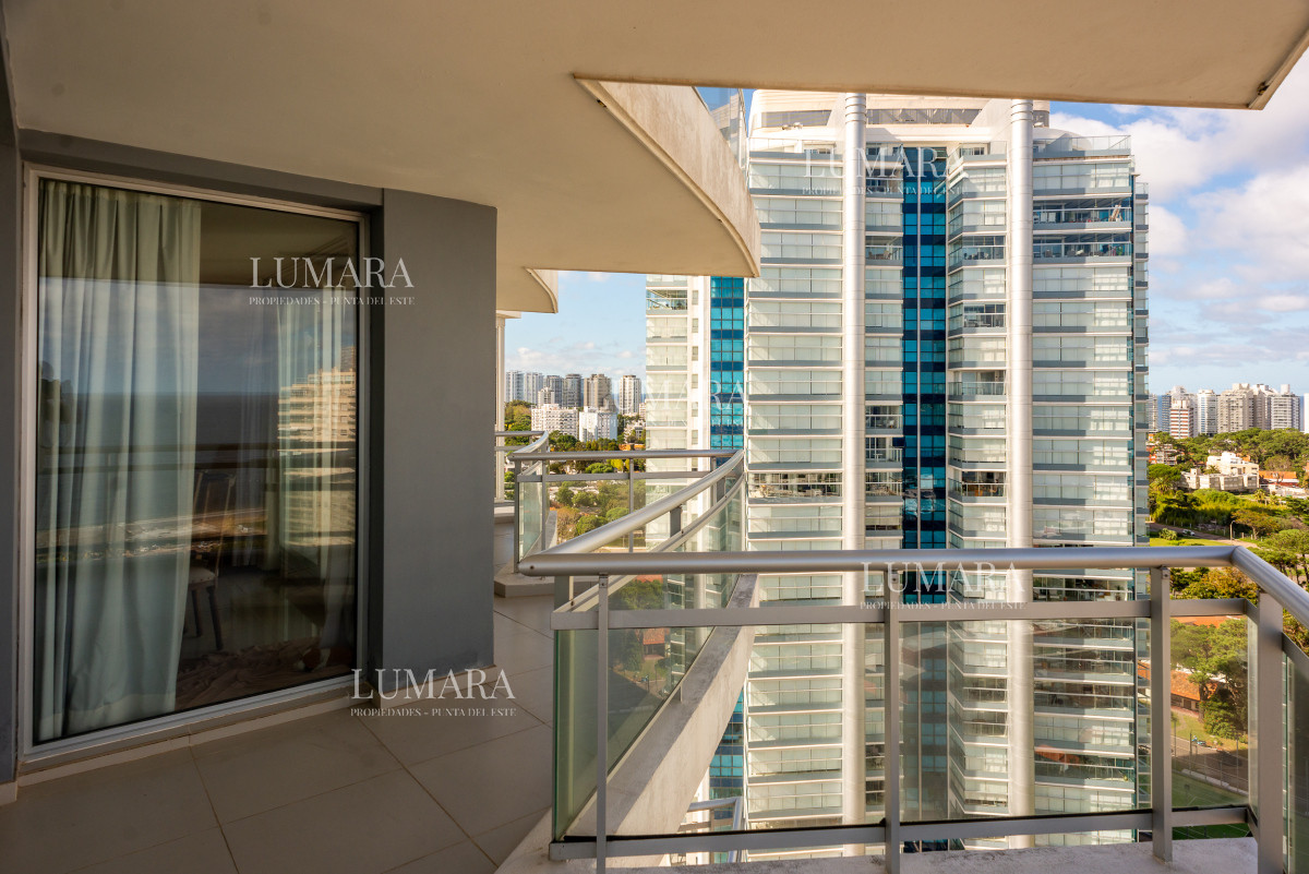 Apartamento ID.3290 - 3 y dependencia Sunrise Tower, Piso Alto, Playa Mansa