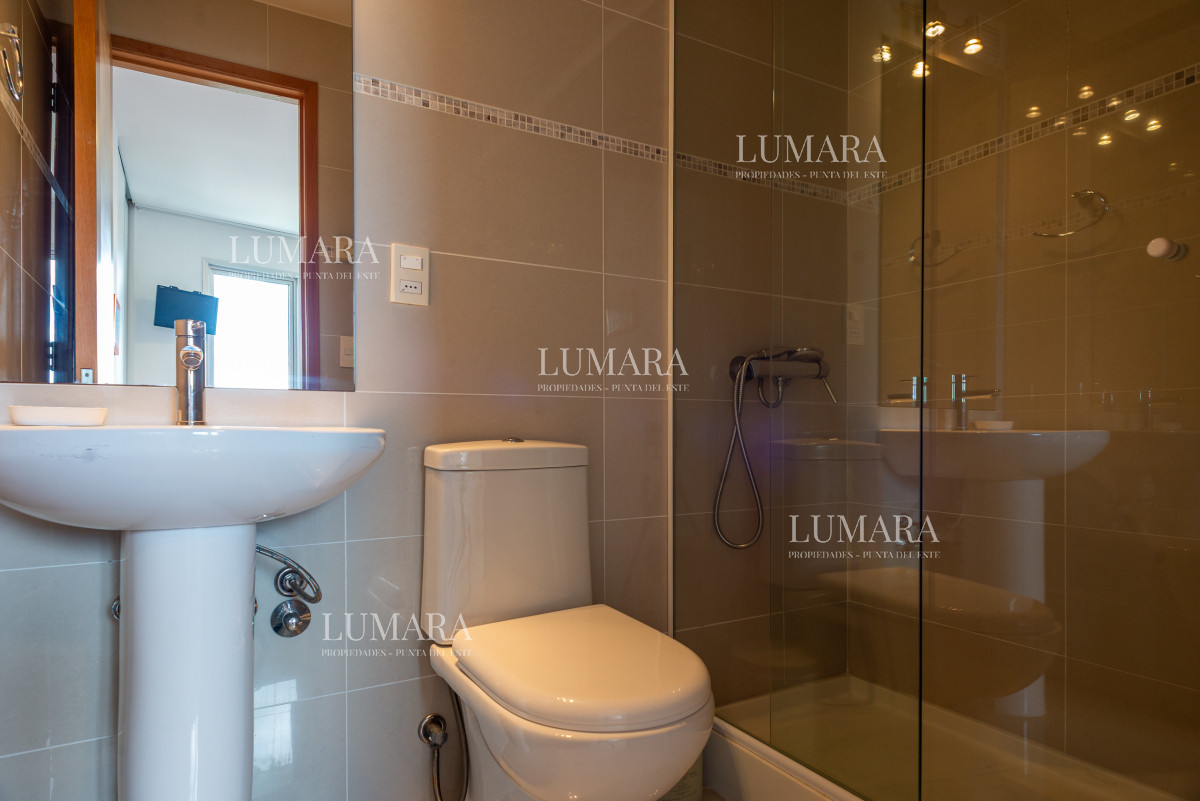 Apartamento ID.3290 - 3 y dependencia Sunrise Tower, Piso Alto, Playa Mansa