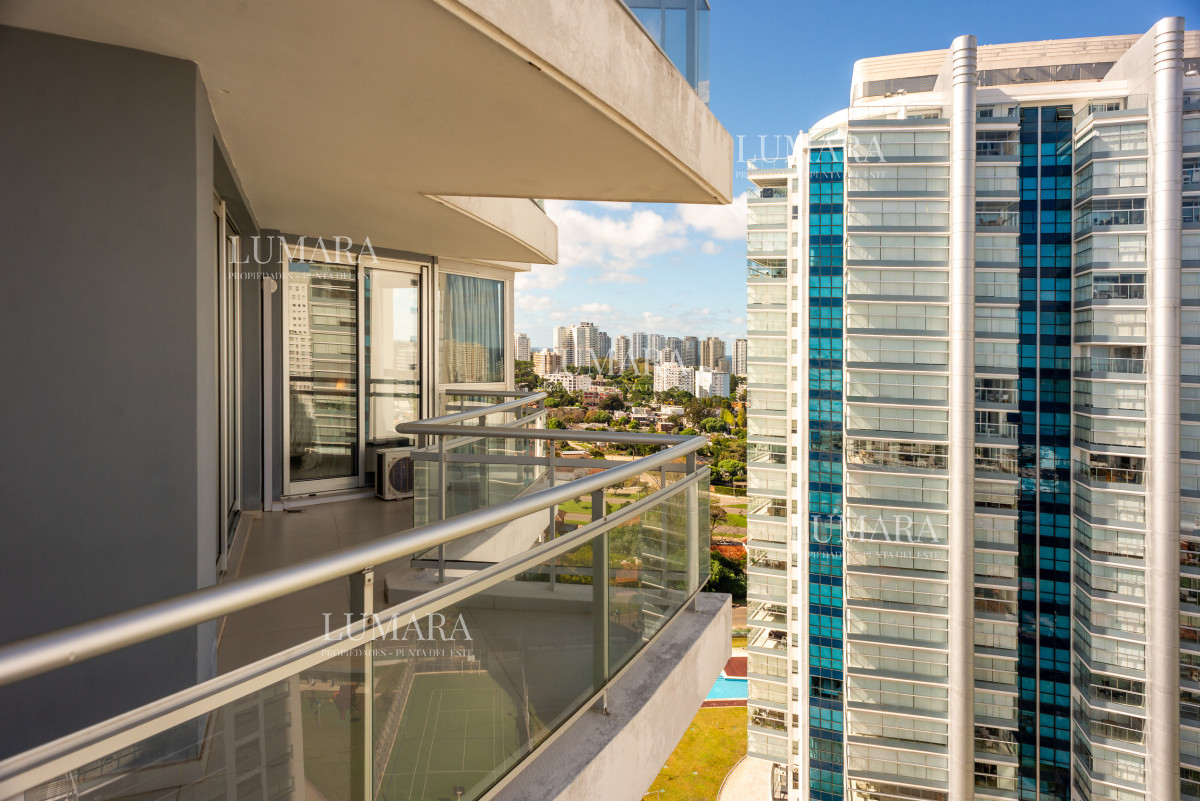 Apartamento ID.3290 - 3 y dependencia Sunrise Tower, Piso Alto, Playa Mansa