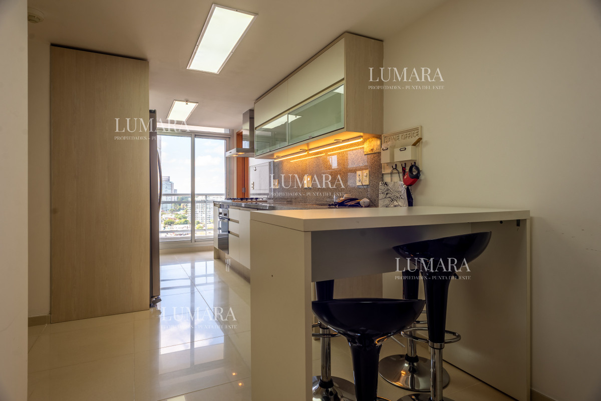 Apartamento ID.3290 - 3 y dependencia Sunrise Tower, Piso Alto, Playa Mansa