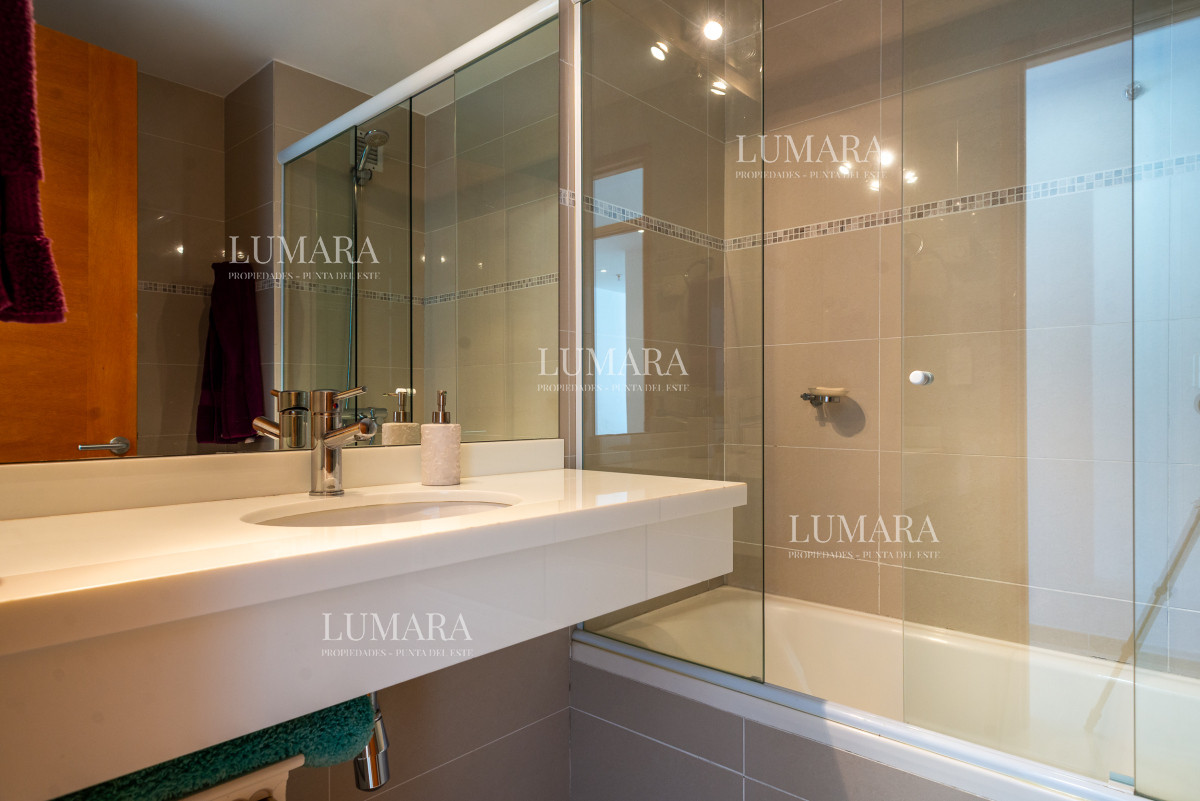 Apartamento ID.3290 - 3 y dependencia Sunrise Tower, Piso Alto, Playa Mansa