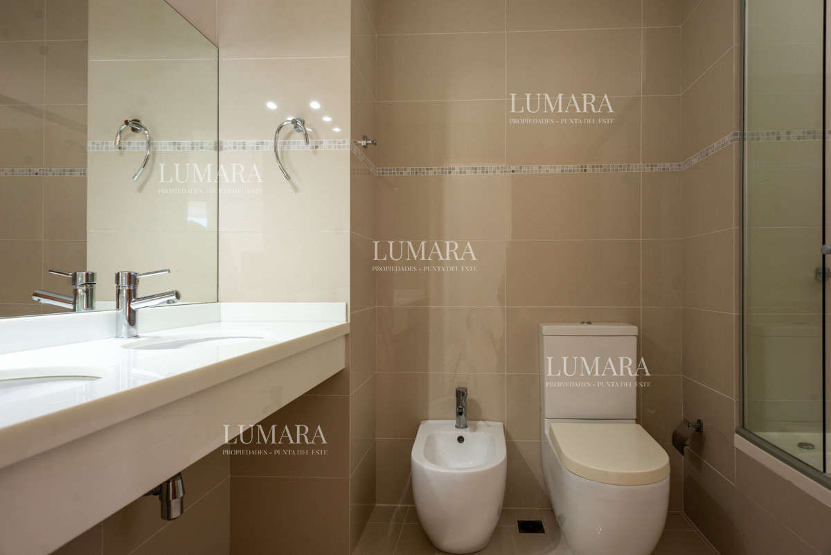 Apartamento ID.3290 - 3 y dependencia Sunrise Tower, Piso Alto, Playa Mansa