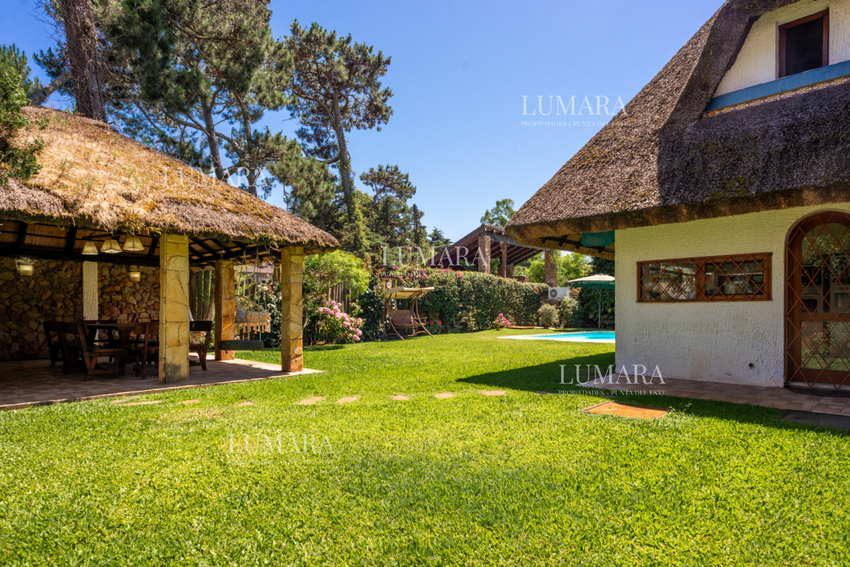 Casa ID.3997 - Alquiler 5 dormitorios piscina climatizada Punta del Este