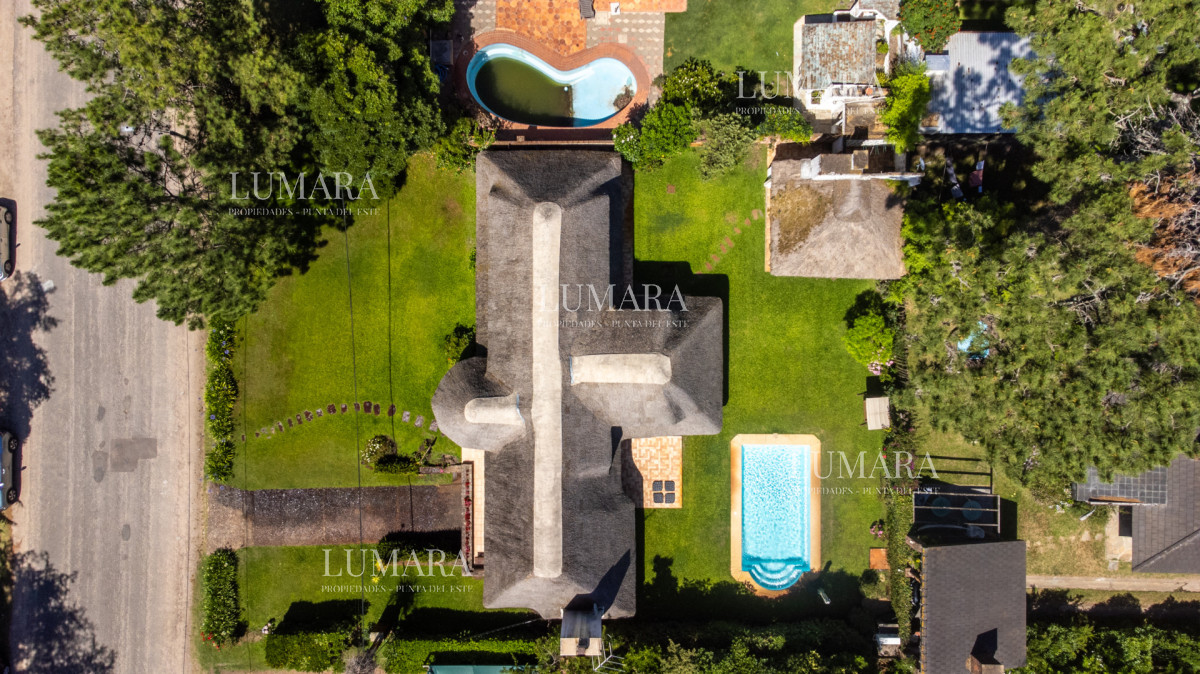 Casa ID.3997 - Alquiler 5 dormitorios piscina climatizada Punta del Este