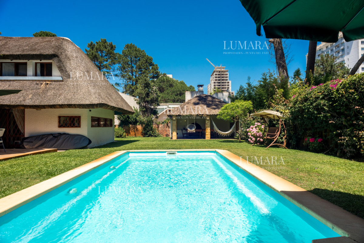 Casa ID.3997 - Alquiler 5 dormitorios piscina climatizada Punta del Este
