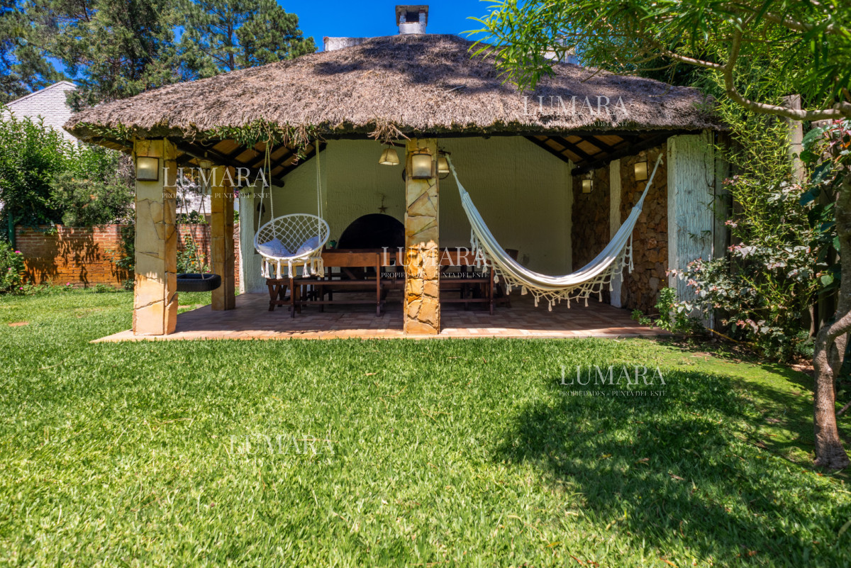 Casa ID.3997 - Alquiler 5 dormitorios piscina climatizada Punta del Este