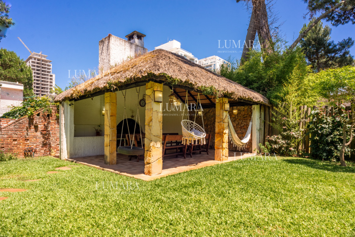 Casa ID.3997 - Alquiler 5 dormitorios piscina climatizada Punta del Este