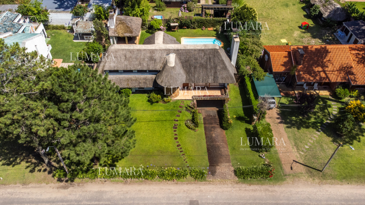 Casa ID.3997 - Alquiler 5 dormitorios piscina climatizada Punta del Este