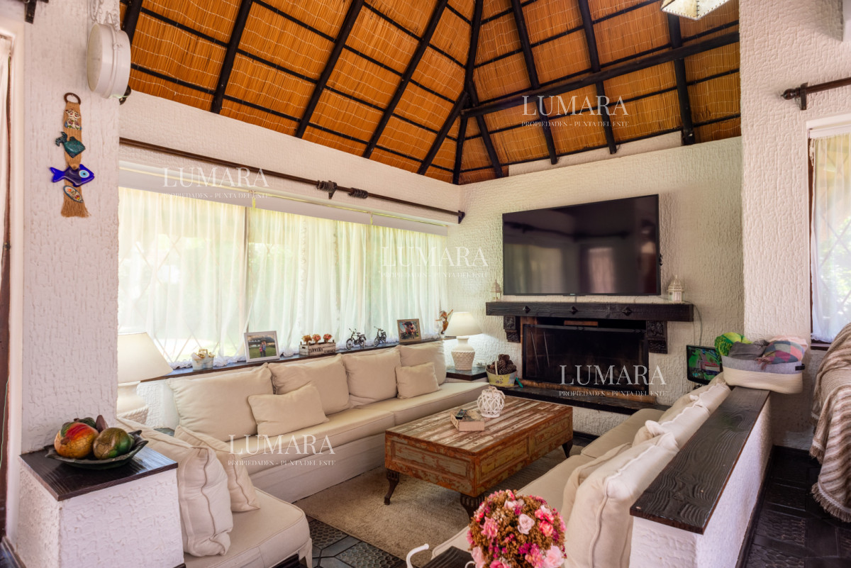 Casa ID.3997 - Alquiler 5 dormitorios piscina climatizada Punta del Este