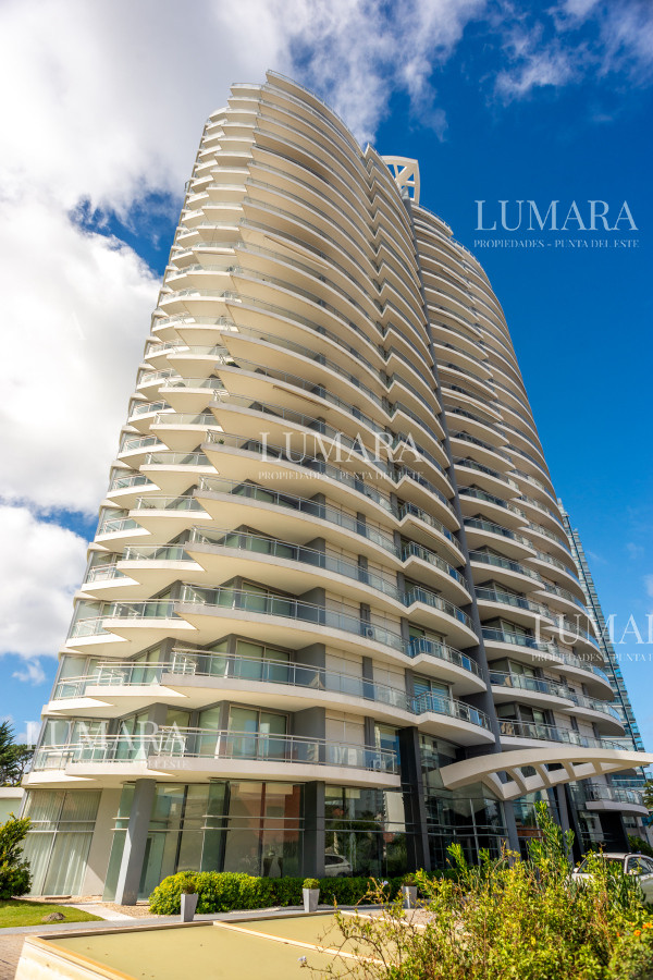Apartamento ID.3290 - 3 y dependencia Sunrise Tower, Piso Alto, Playa Mansa