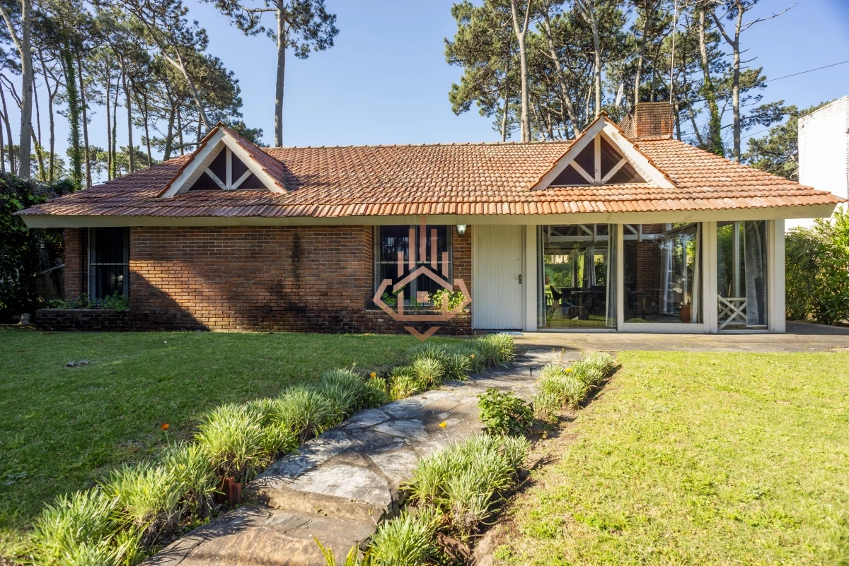 Venta casa 3 dormitorios y dependencia San Rafael Punta del Este