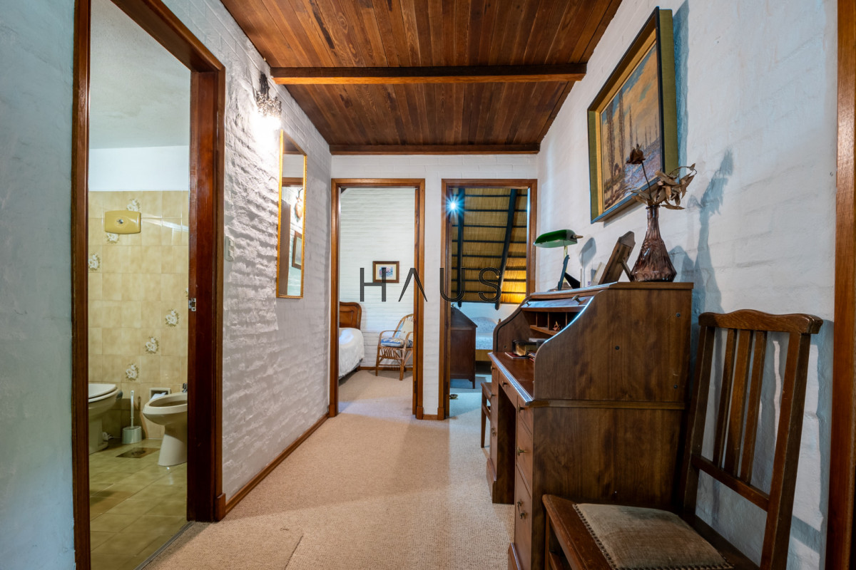 Casa ID.615 - Venta casa 5 dormitorios, piscina y garage