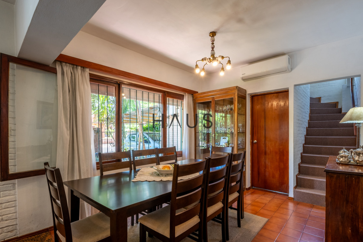 Casa ID.615 - Venta casa 5 dormitorios, piscina y garage