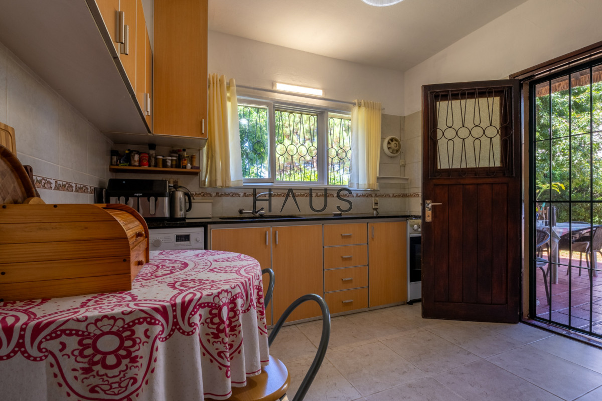 Casa ID.615 - Venta casa 5 dormitorios, piscina y garage