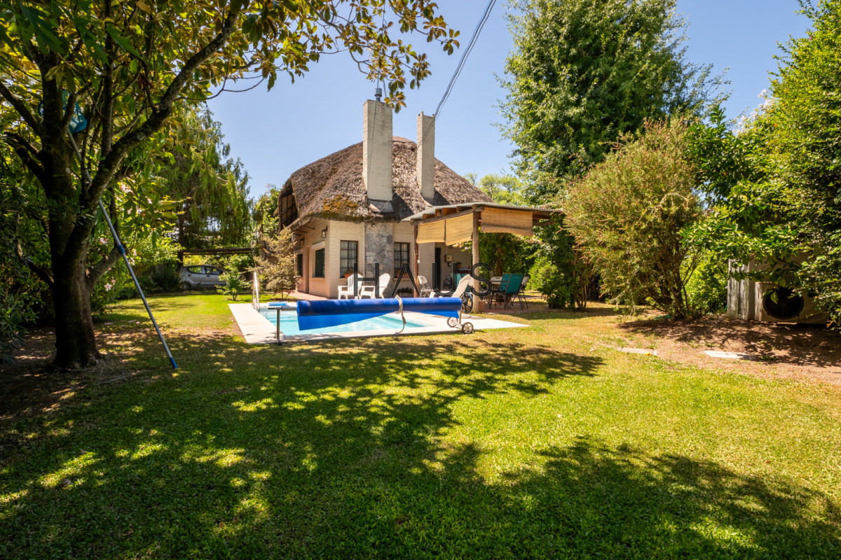 Casa ID.615 - Venta casa 5 dormitorios, piscina y garage