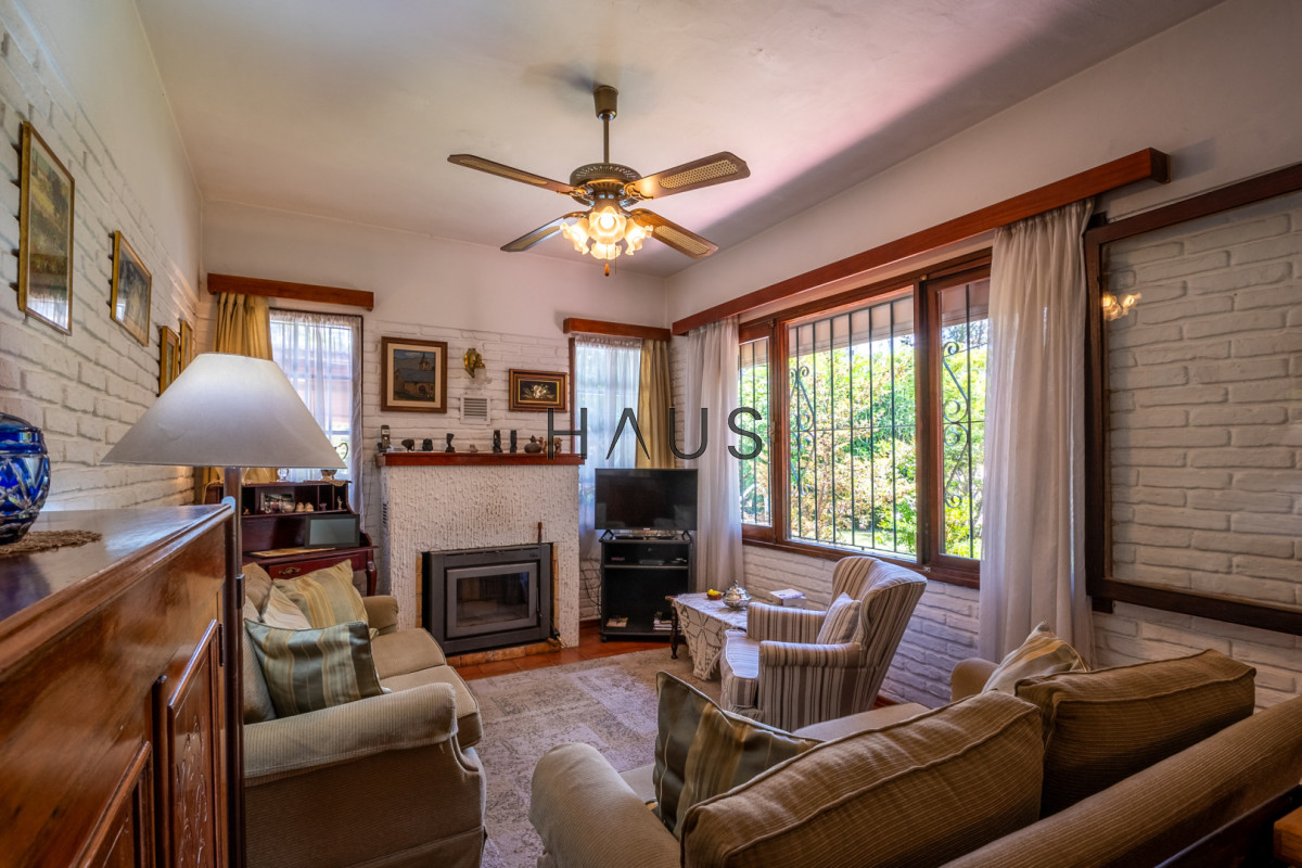 Casa ID.615 - Venta casa 5 dormitorios, piscina y garage