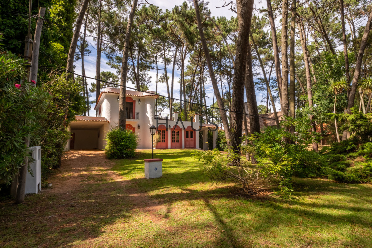 Casa ID.623 - Casa de estilo en Pinares, 4 habitaciones y 3 baños